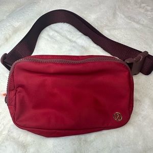 RARE 🦄 lululemon original strap dark red lunar new year 🧧 everywhere belt bag